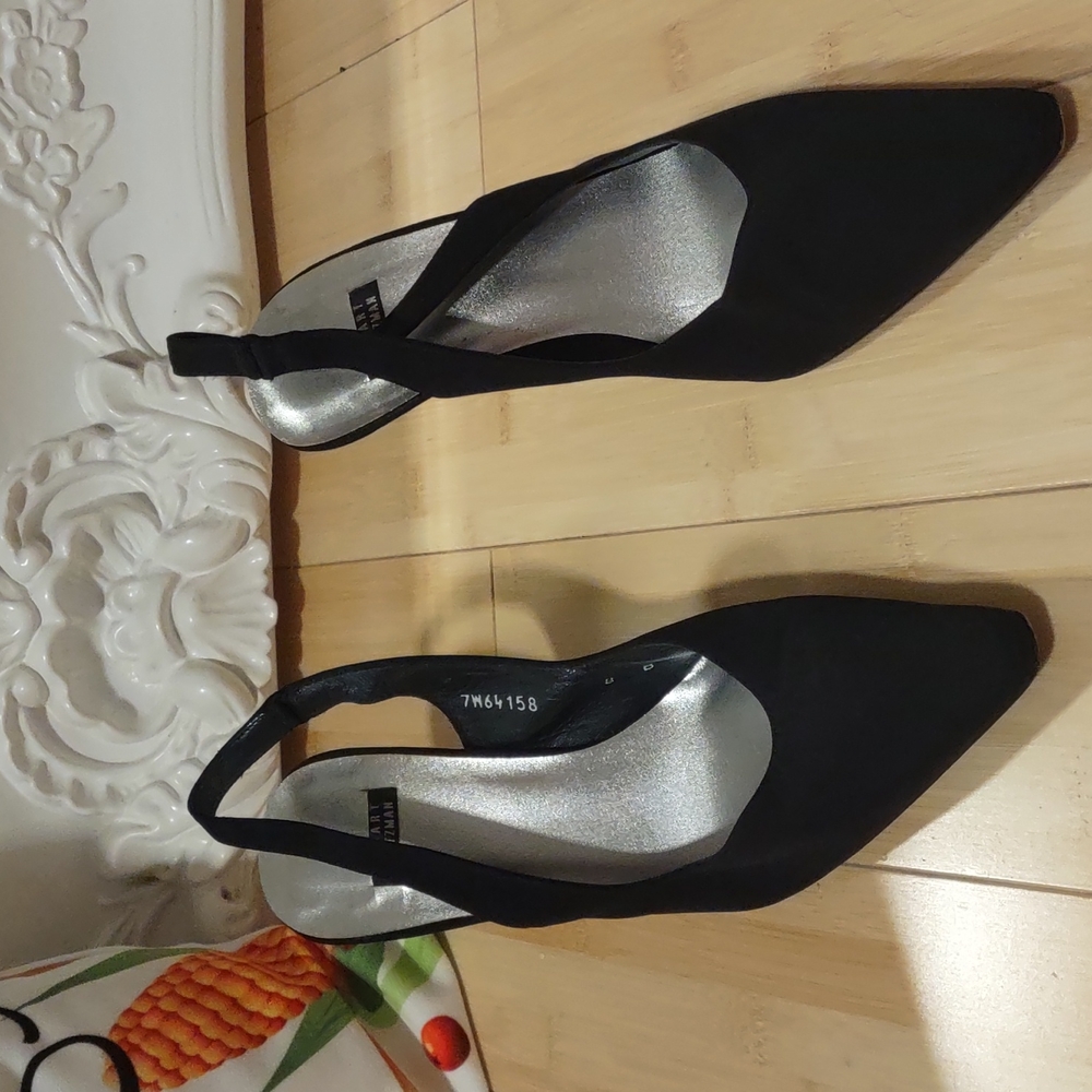 Elegant Stewart Weizman 3 inch heel size 8 shiny gold heel